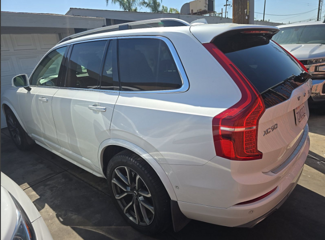 Used 2016 Volvo XC90 T6 Momentum SUV