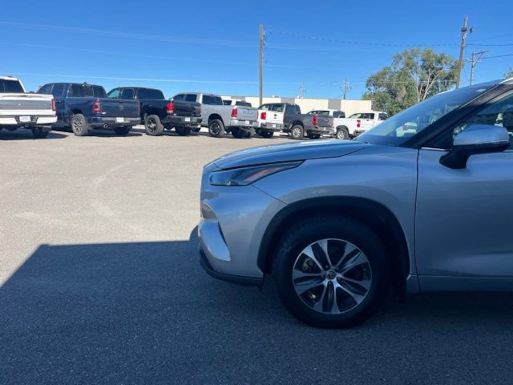 Used 2022 Toyota Highlander XLE SUV