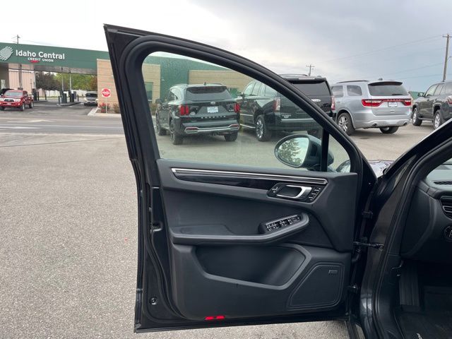 2023 Porsche Macan Base - Photo 24