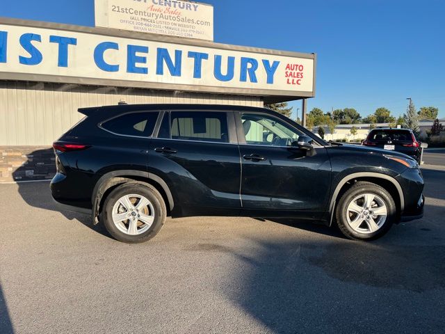 2024 Toyota Highlander LE - Photo 14