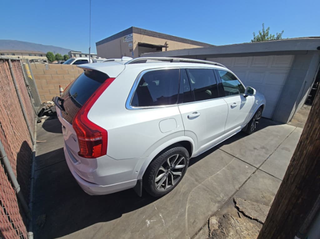 Used 2016 Volvo XC90 T6 Momentum SUV
