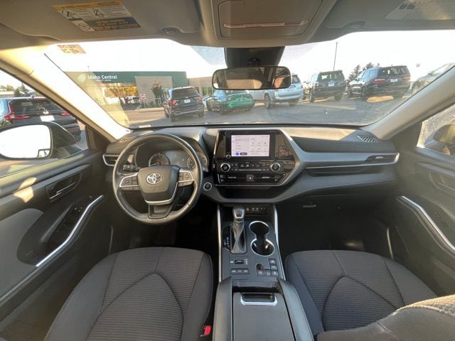 2024 Toyota Highlander LE - Photo 32