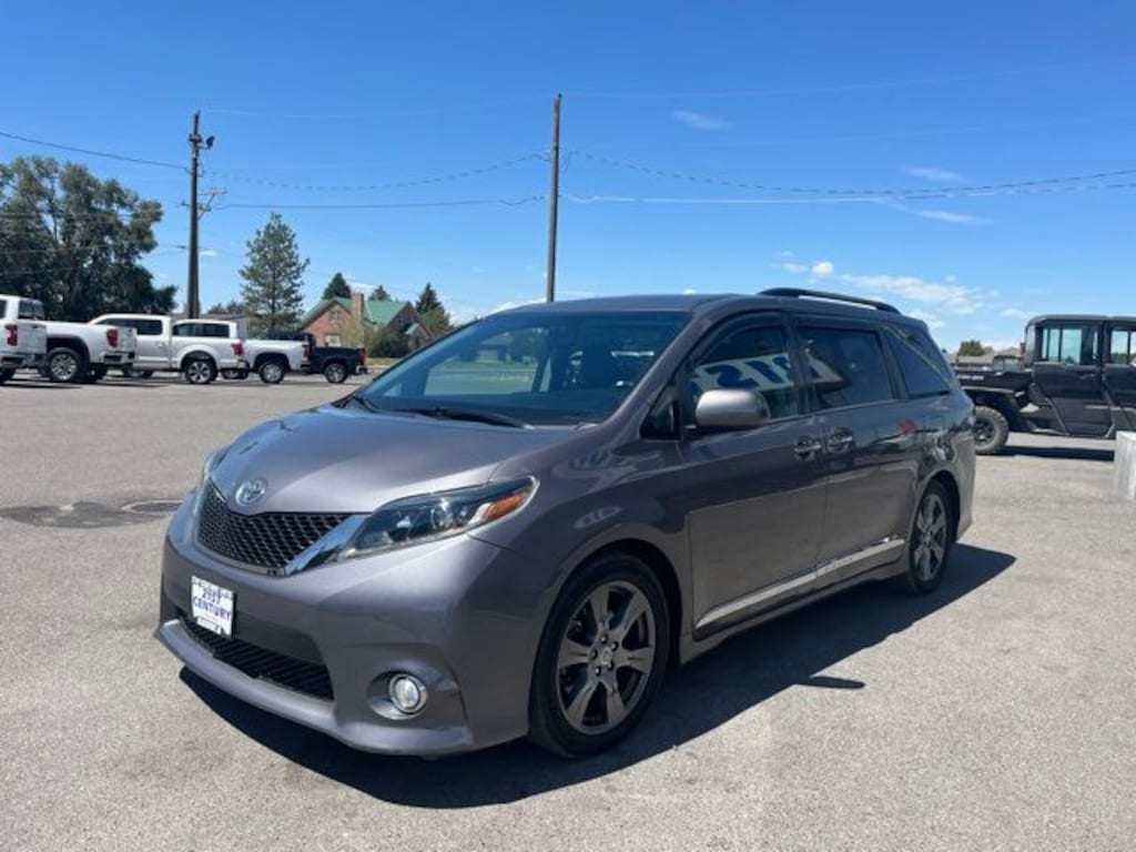 Used 2017 Toyota Sienna SE Premium 8 Passenger Van Passenger Van