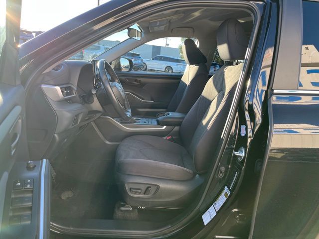 2024 Toyota Highlander LE - Photo 25