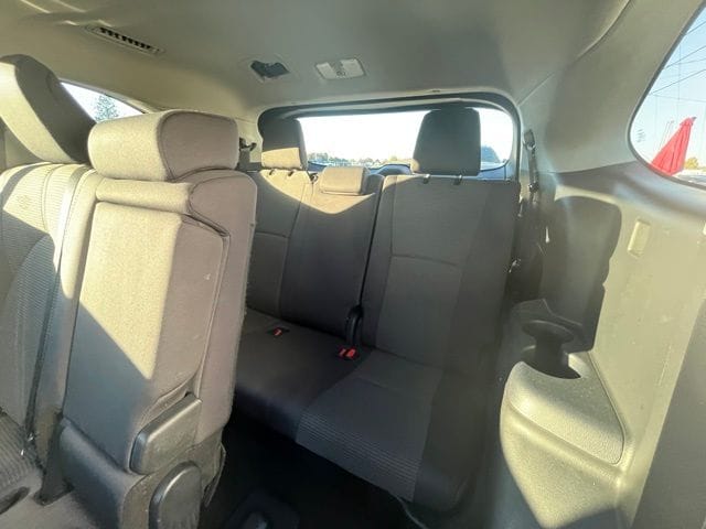 2024 Toyota Highlander LE - Photo 28
