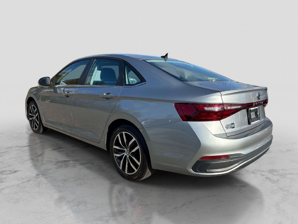 Certified 2025 Volkswagen Jetta 1.5T SE Sedan