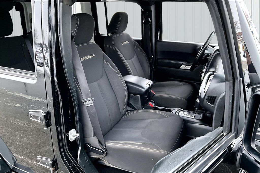 2017 Jeep Wrangler Unlimited Sahara - Photo 25