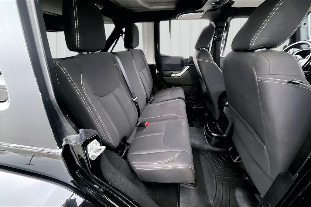 2017 Jeep Wrangler Unlimited Sahara - Photo 22