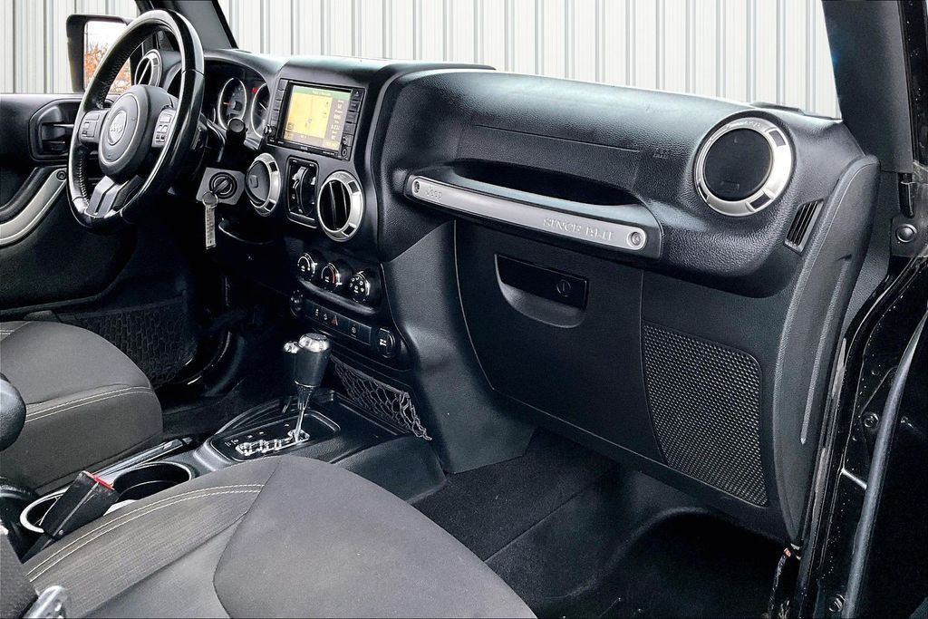 2017 Jeep Wrangler Unlimited Sahara - Photo 23