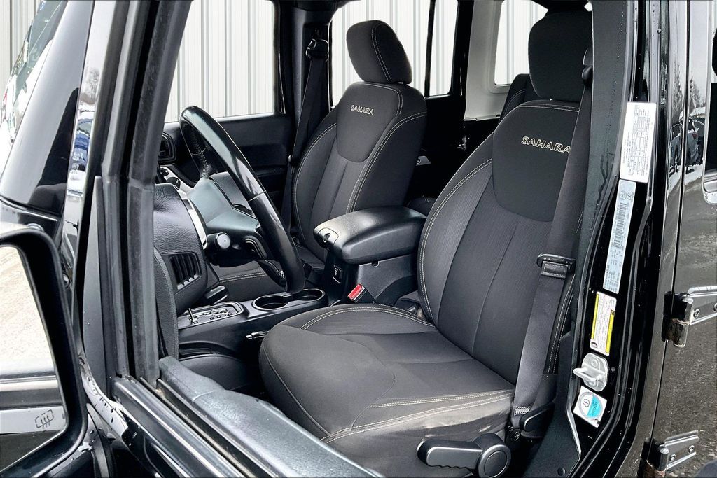 2017 Jeep Wrangler Unlimited Sahara - Photo 19