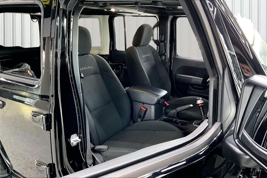 2020 Jeep Wrangler Unlimited Sahara - Photo 26