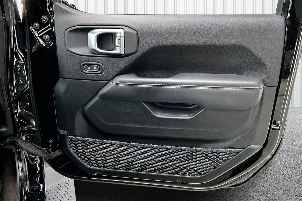 2020 Jeep Wrangler Unlimited Sahara - Photo 25