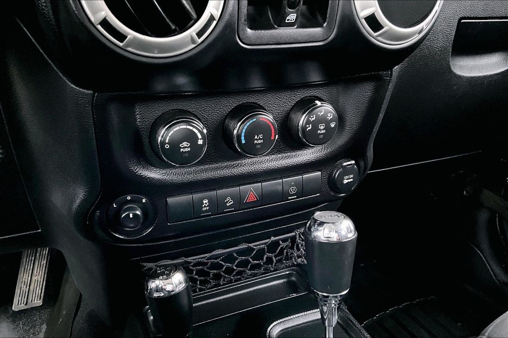 2017 Jeep Wrangler Unlimited Sahara - Photo 14