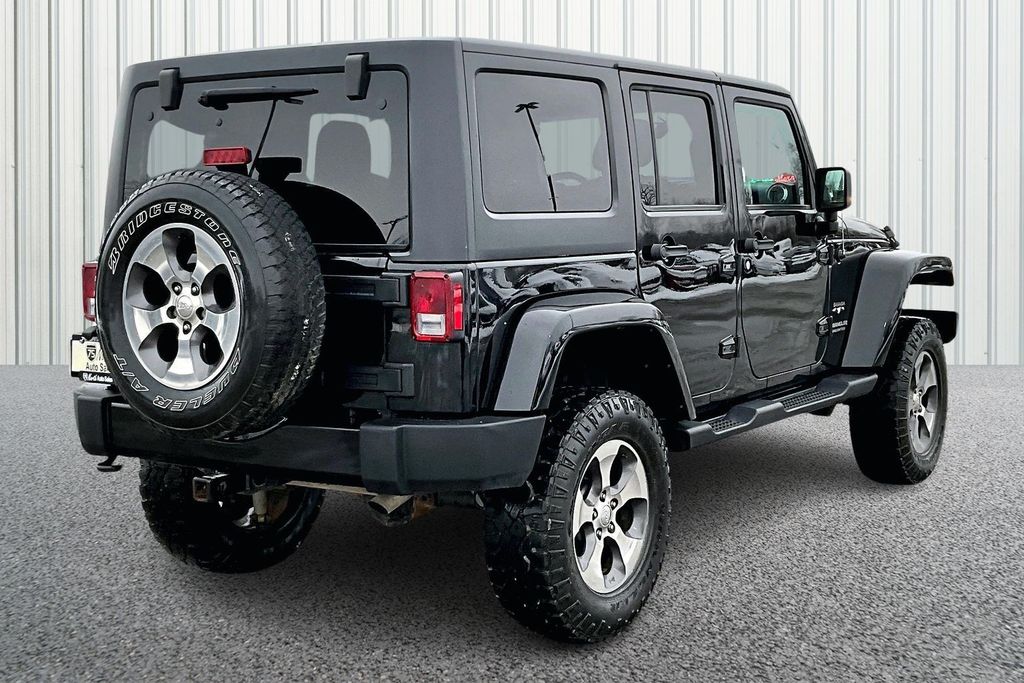 2017 Jeep Wrangler Unlimited Sahara - Photo 6