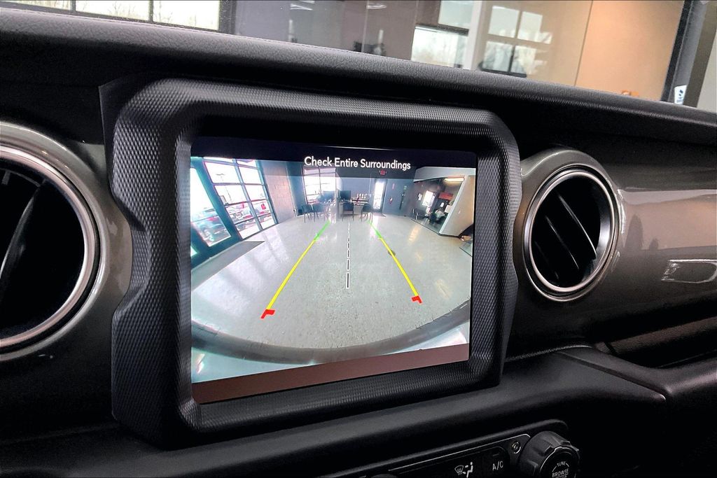 2020 Jeep Wrangler Unlimited Sahara - Photo 14