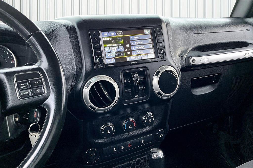 2017 Jeep Wrangler Unlimited Sahara - Photo 9