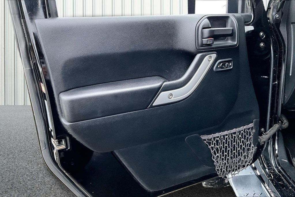 2017 Jeep Wrangler Unlimited Sahara - Photo 18