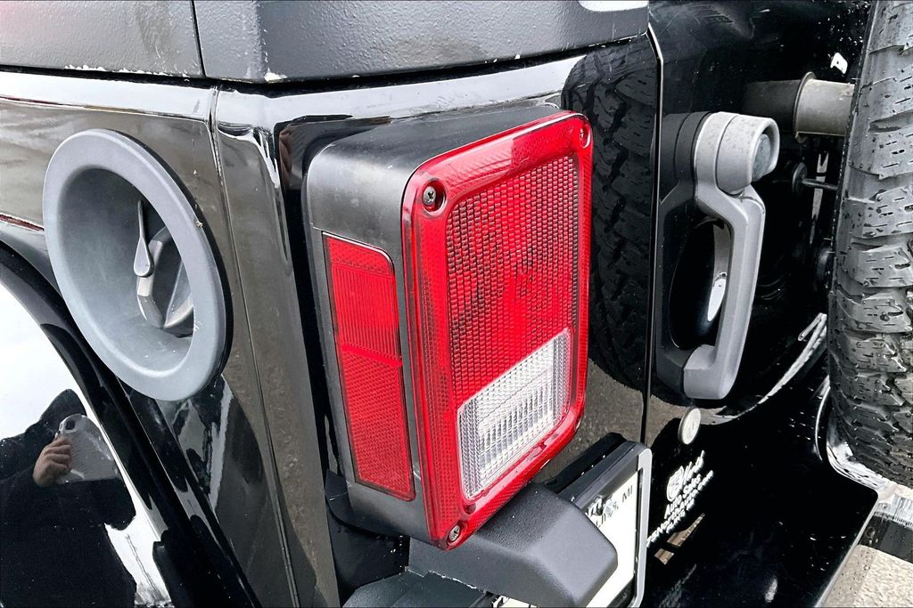 2017 Jeep Wrangler Unlimited Sahara - Photo 20