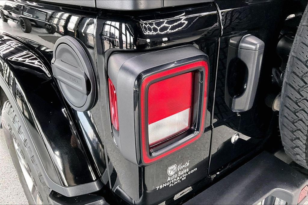 2020 Jeep Wrangler Unlimited Sahara - Photo 22