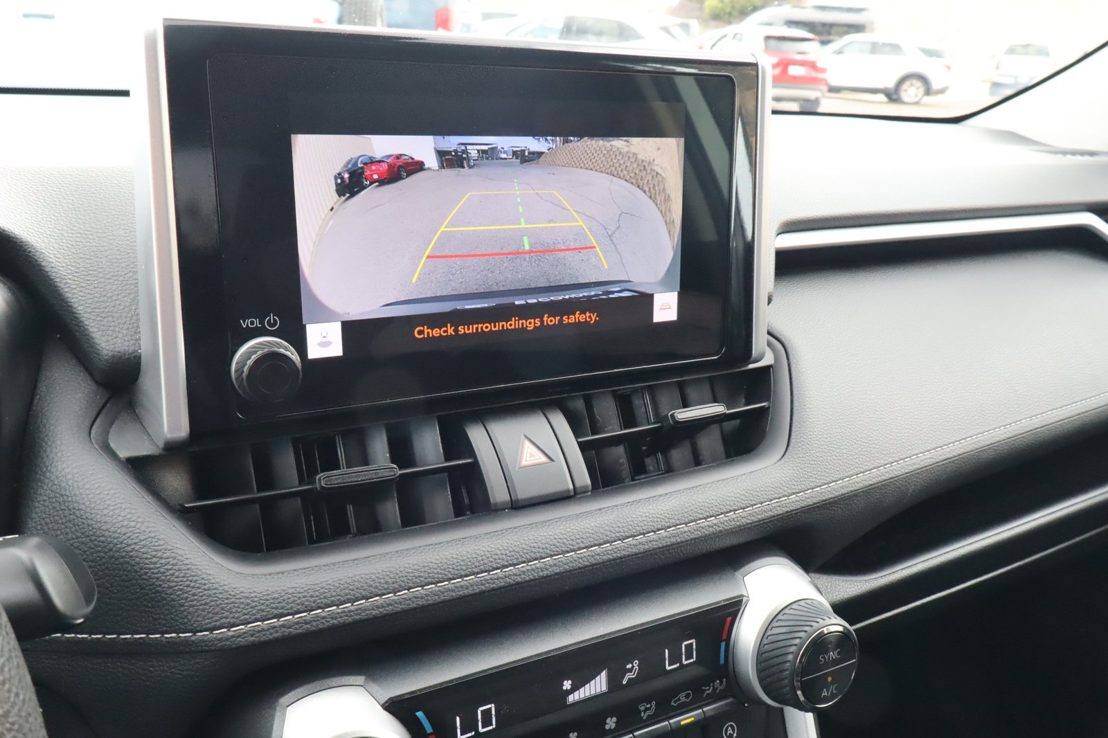 2024 Toyota RAV4 XLE - Photo 26
