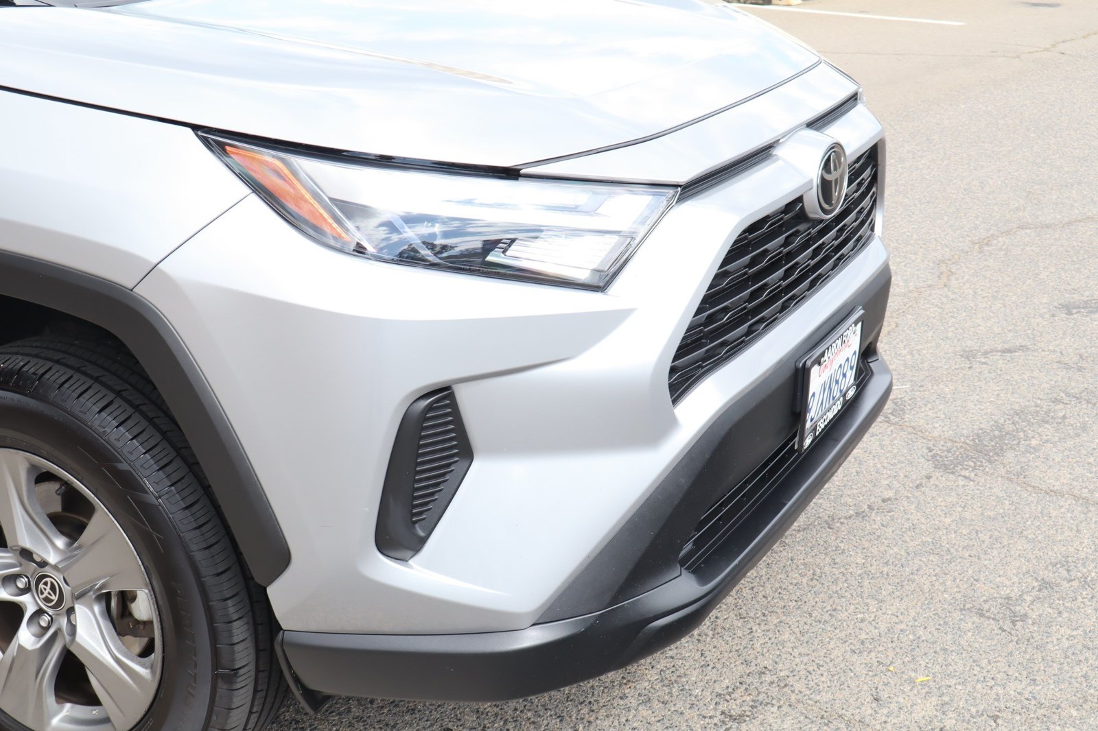 2024 Toyota RAV4 XLE - Photo 9