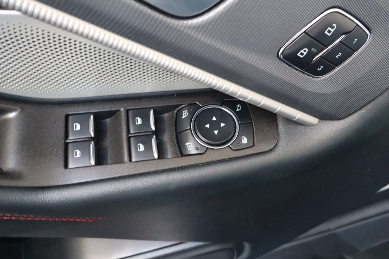 2025 Ford Explorer ST - Photo 19