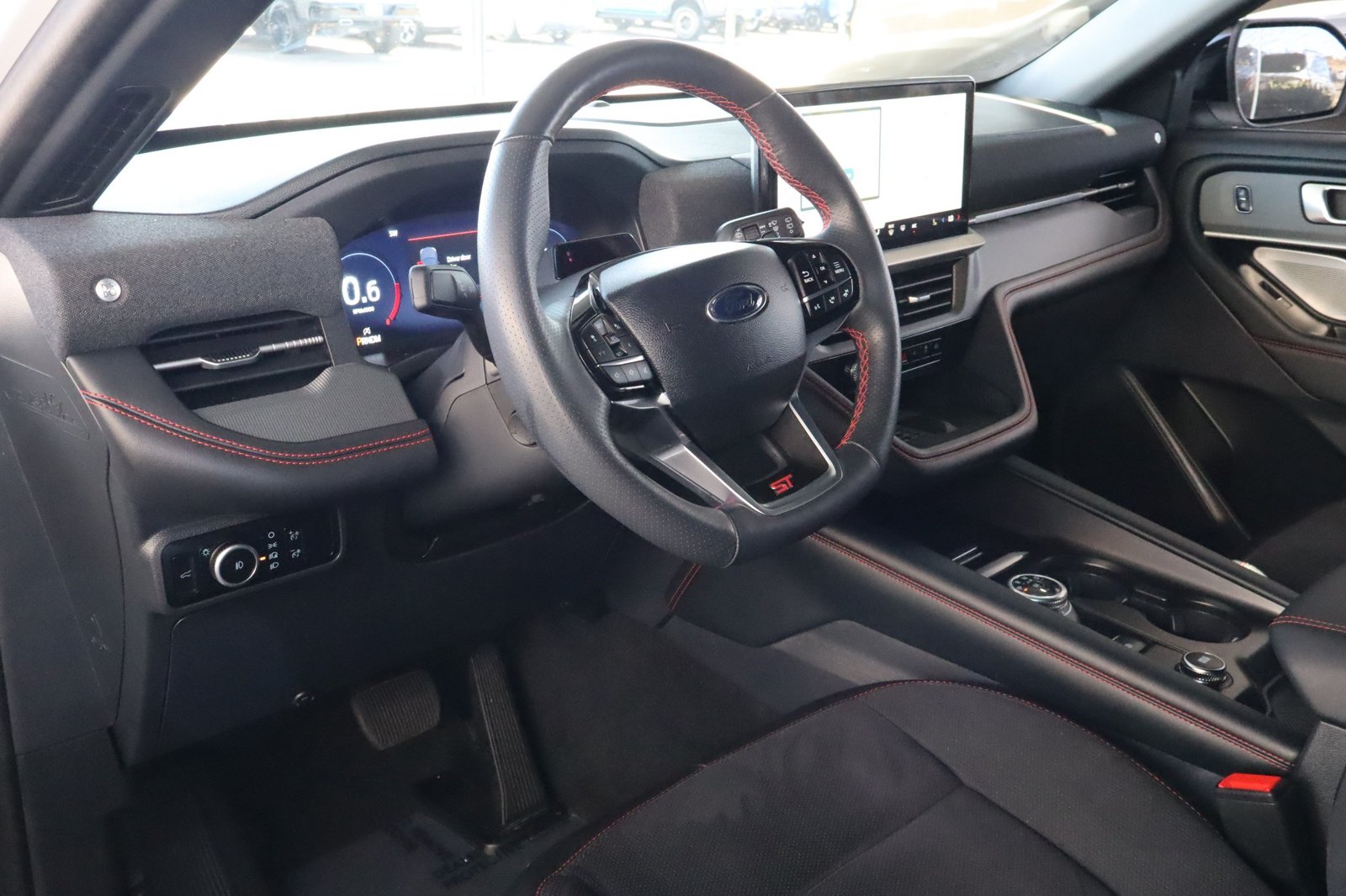 2025 Ford Explorer ST - Photo 17