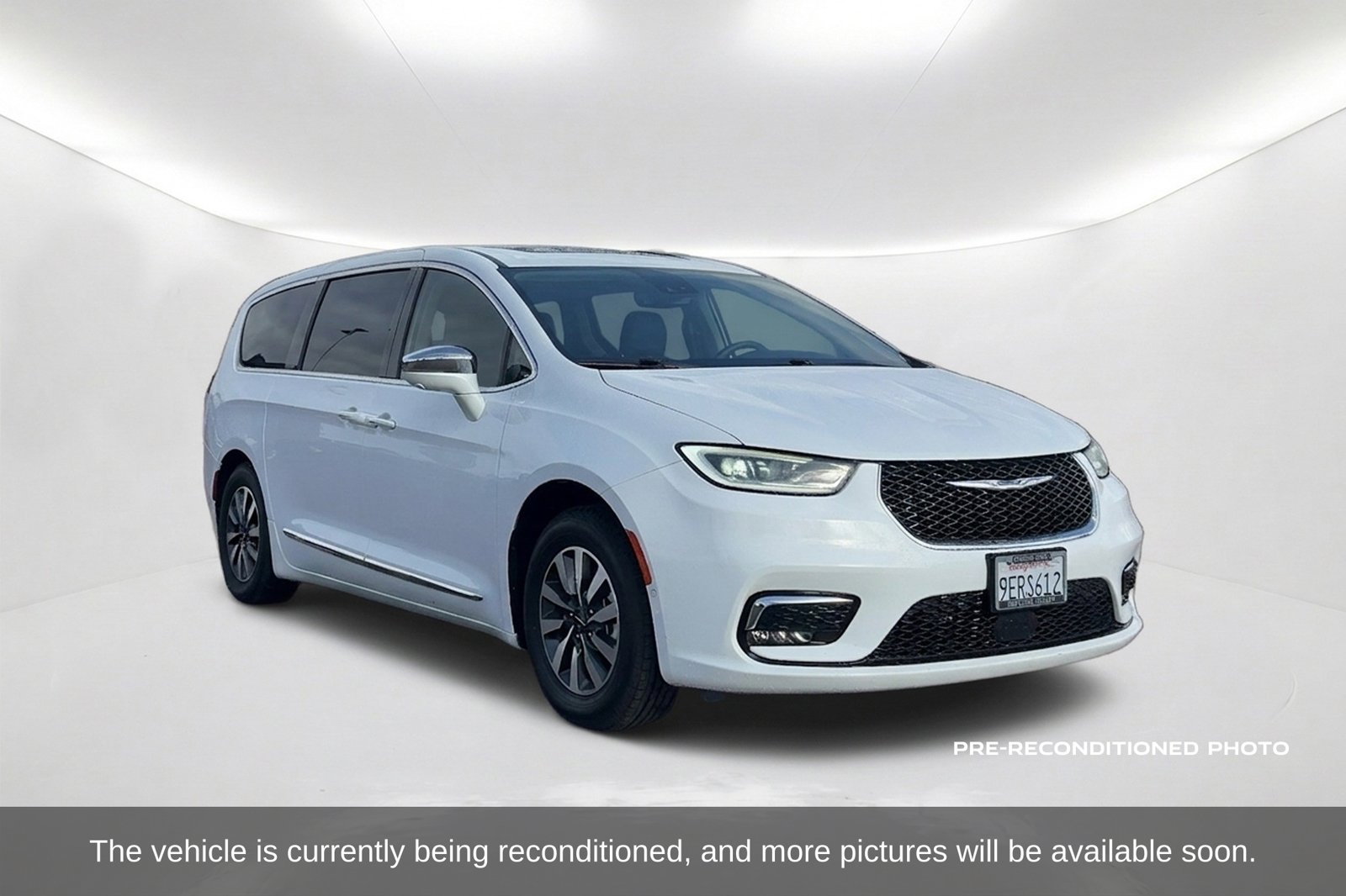 Used 2022 Chrysler Pacifica Hybrid Limited Minivan/Van