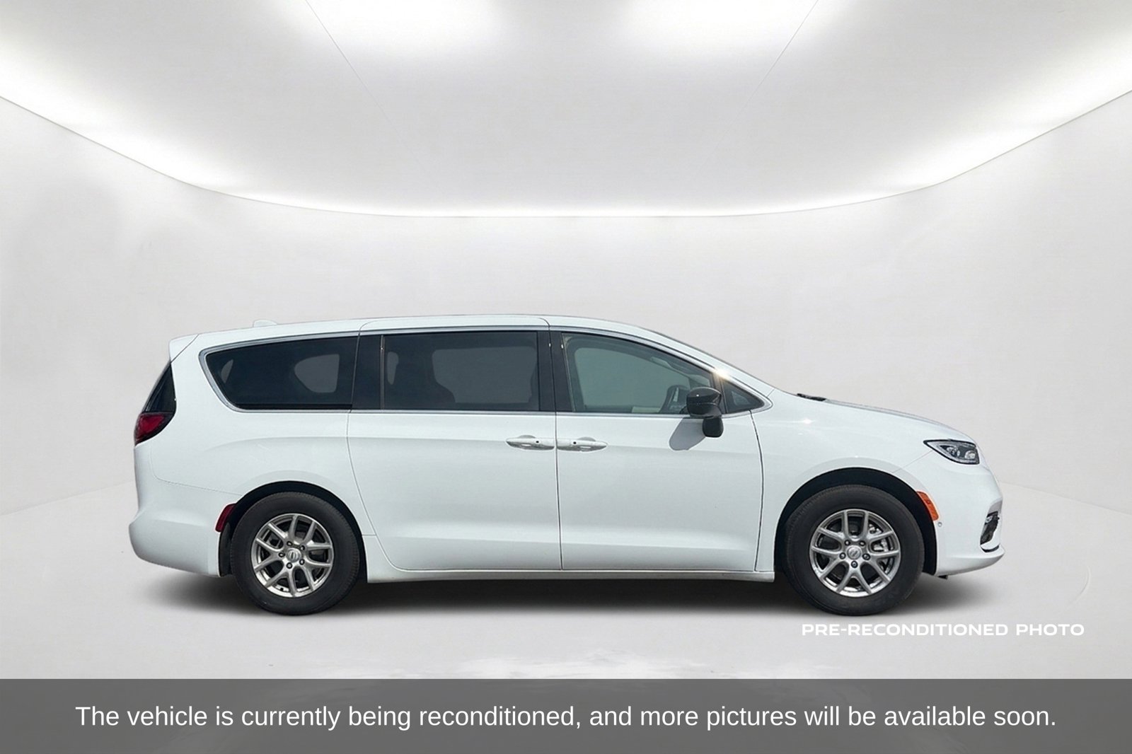 Used 2026 Chrysler Pacifica Select Minivan/Van