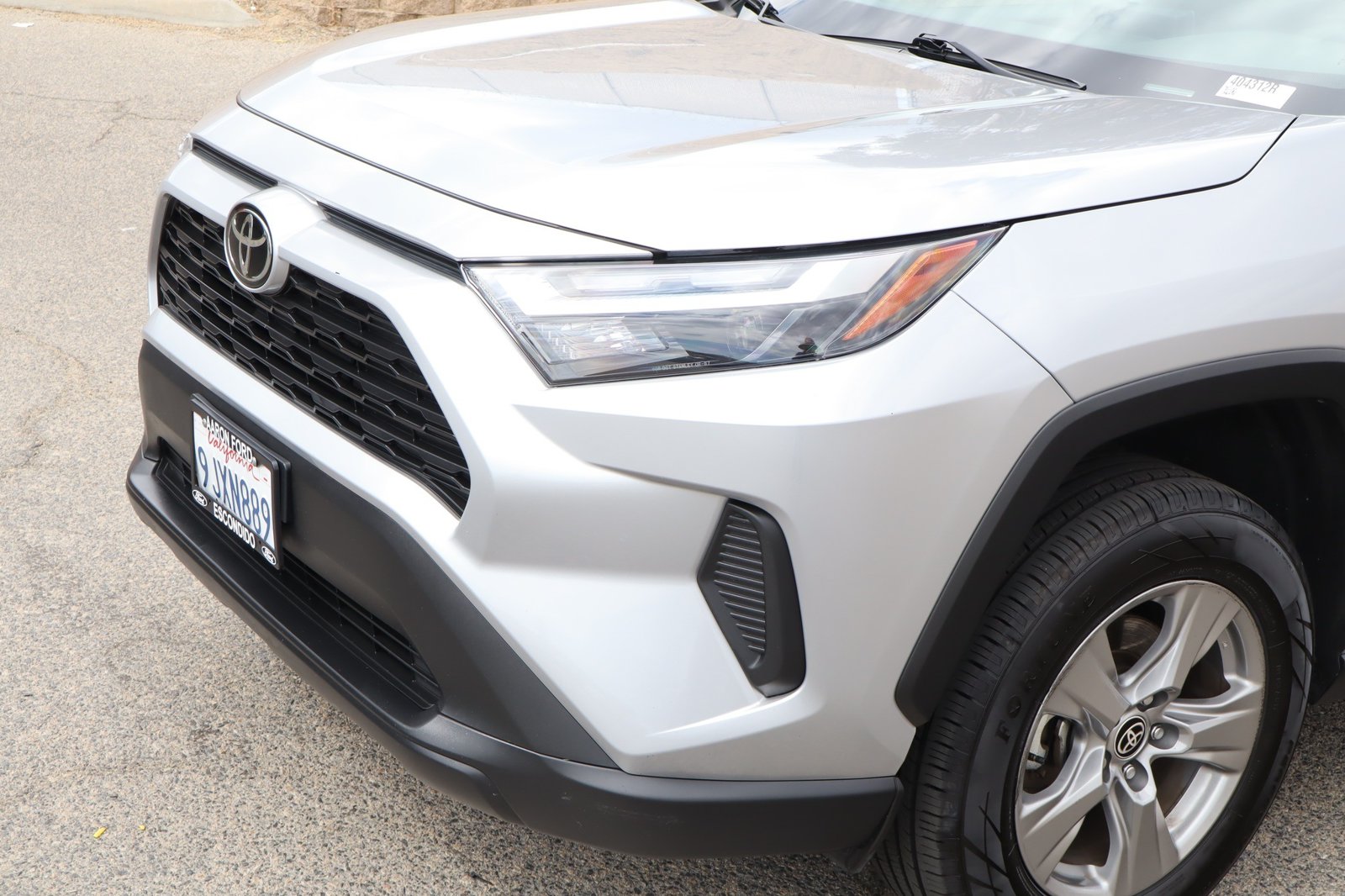 2024 Toyota RAV4 XLE - Photo 8
