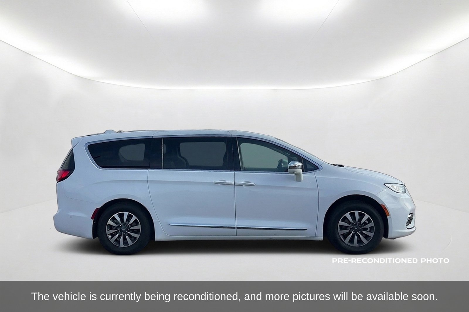 Used 2022 Chrysler Pacifica Hybrid Limited Minivan/Van