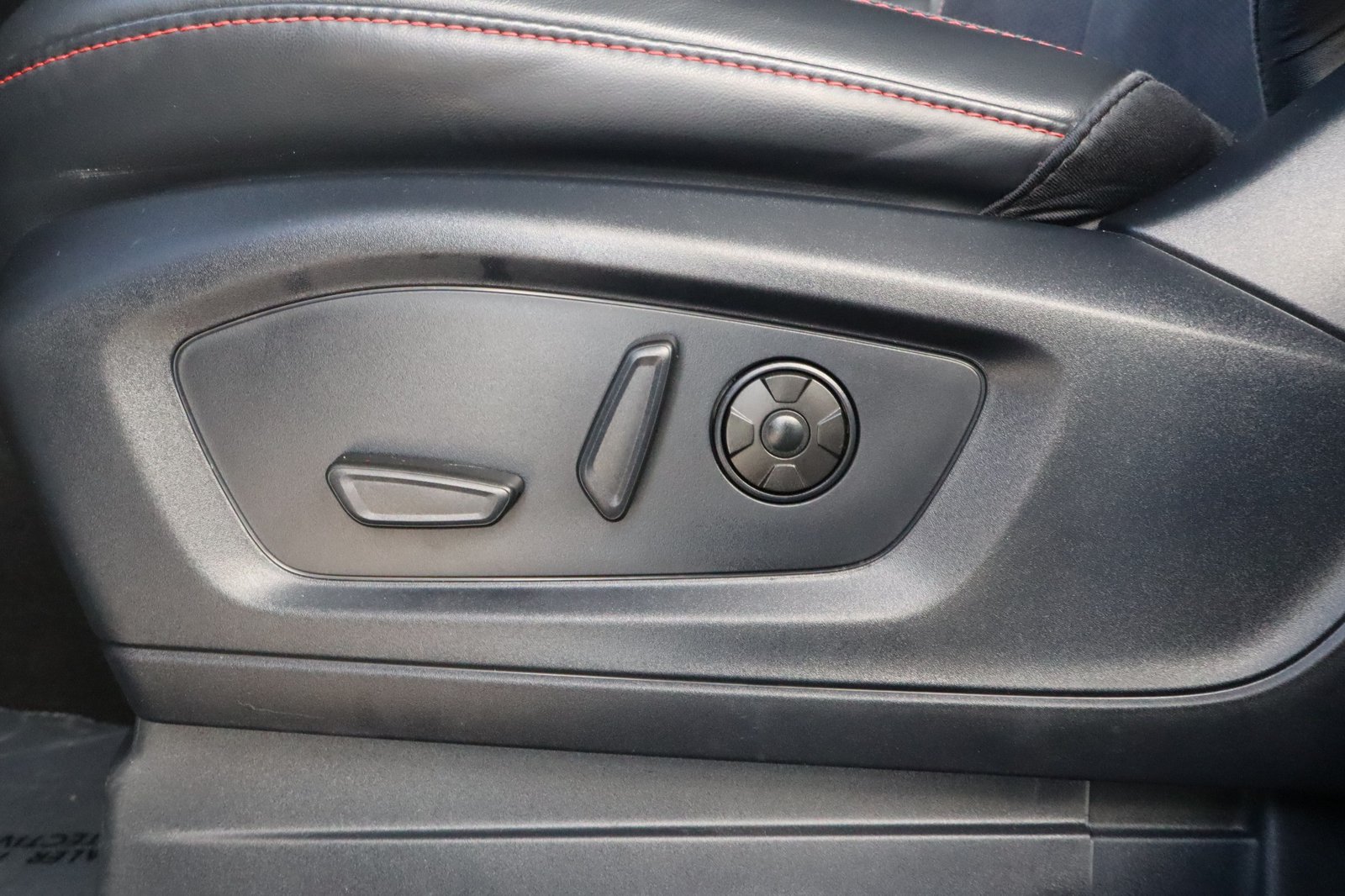 2025 Ford Explorer ST - Photo 22