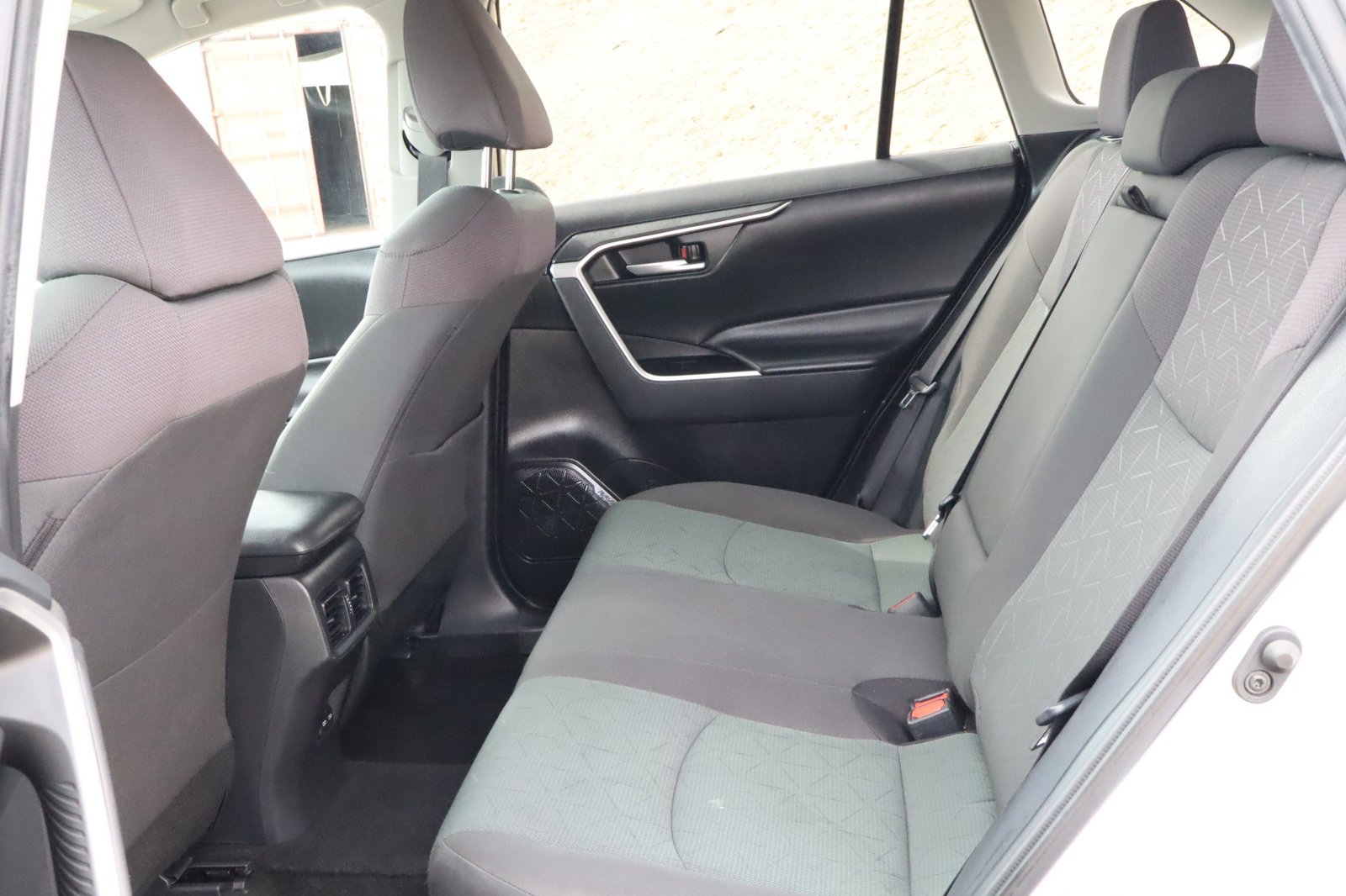 2024 Toyota RAV4 XLE - Photo 34