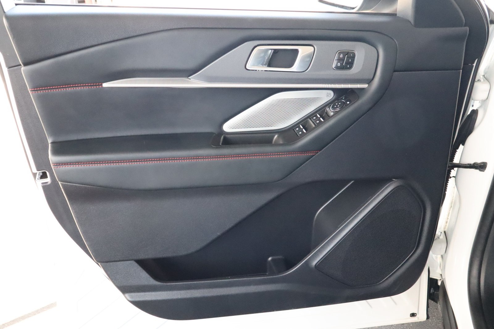 2025 Ford Explorer ST - Photo 18