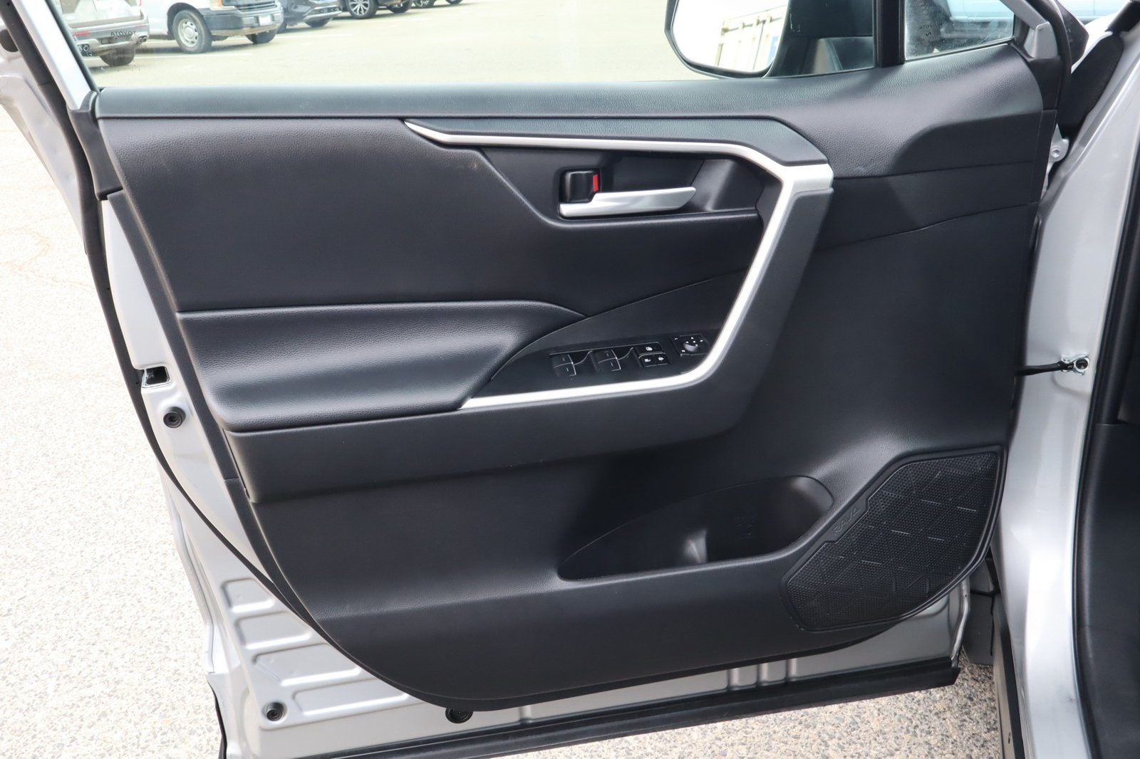 2024 Toyota RAV4 XLE - Photo 18