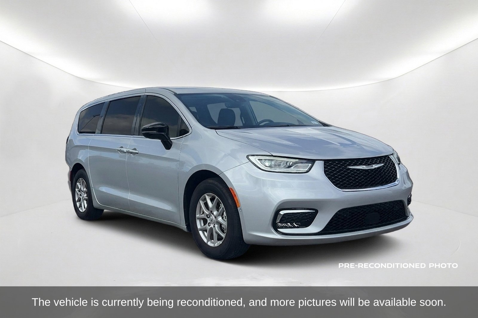 Used 2026 Chrysler Pacifica Select Minivan/Van