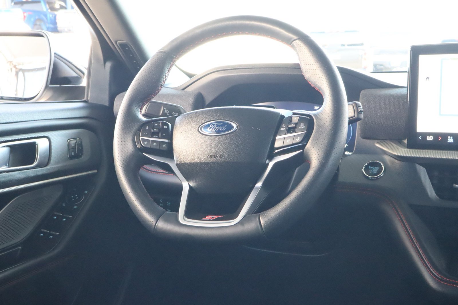 2025 Ford Explorer ST - Photo 28