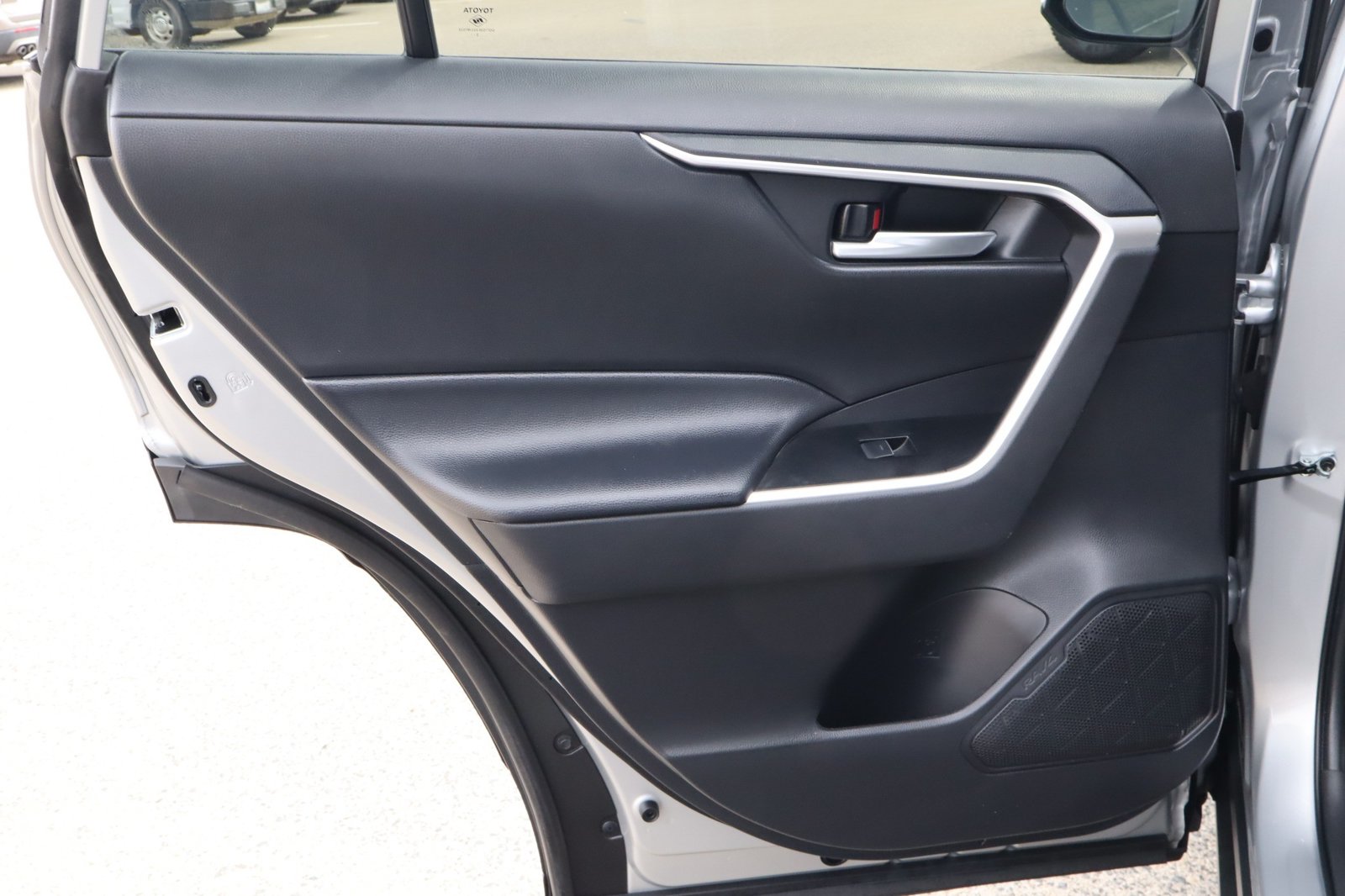2024 Toyota RAV4 XLE - Photo 36