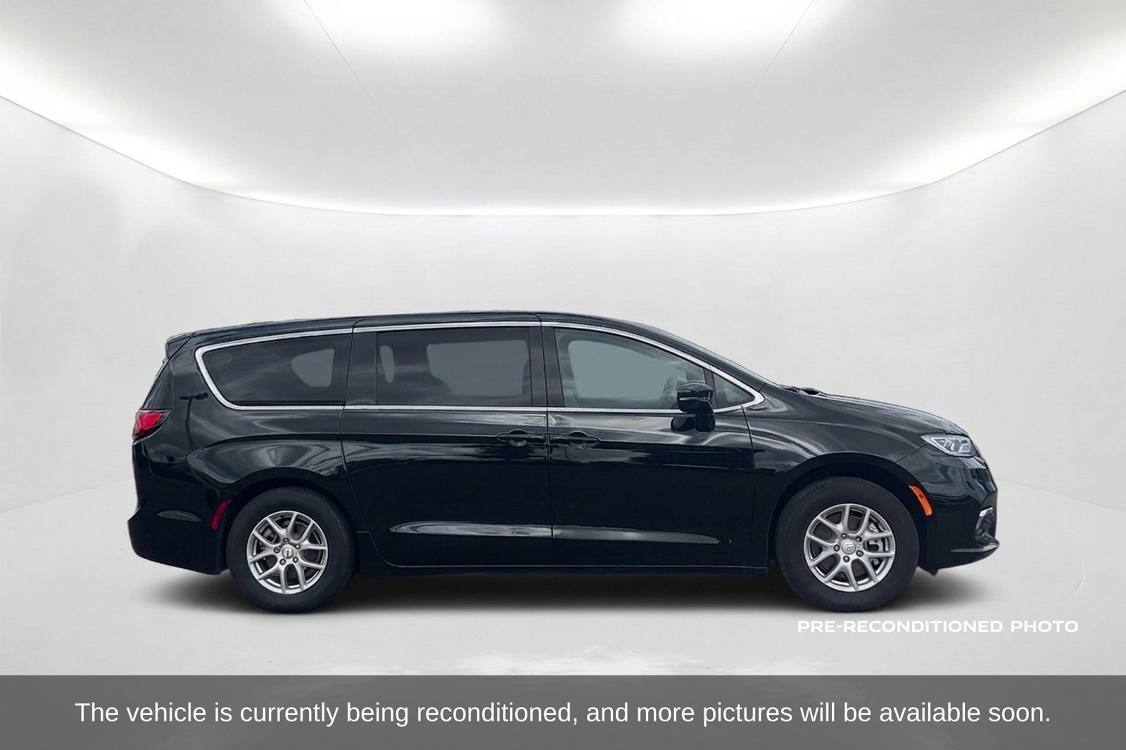 Used 2026 Chrysler Pacifica Select Minivan/Van