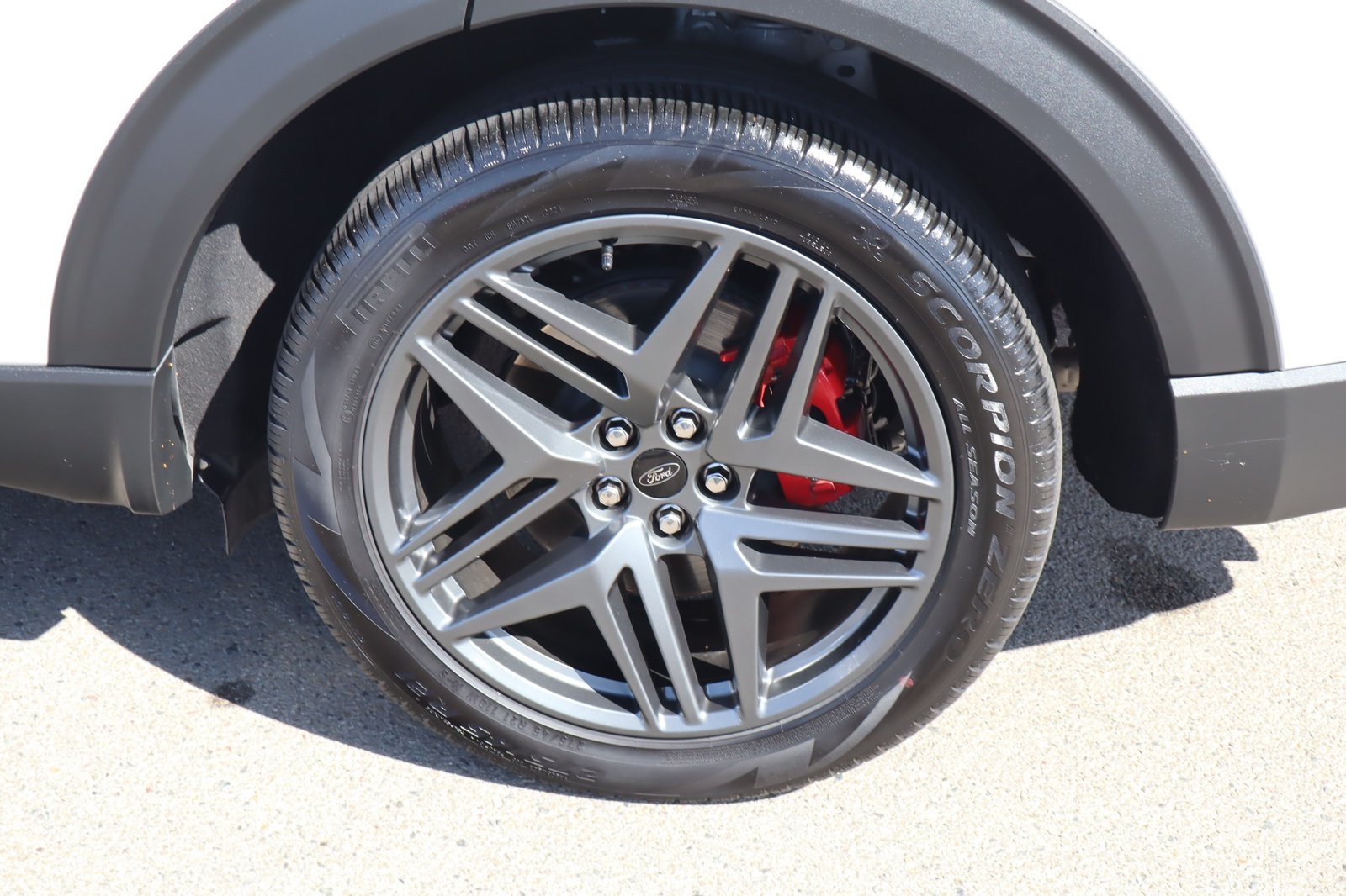 2025 Ford Explorer ST - Photo 13