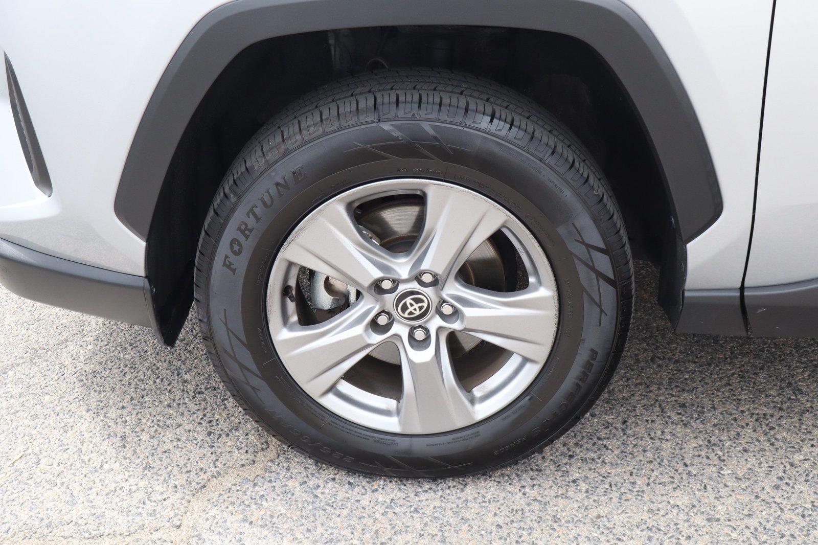 2024 Toyota RAV4 XLE - Photo 14