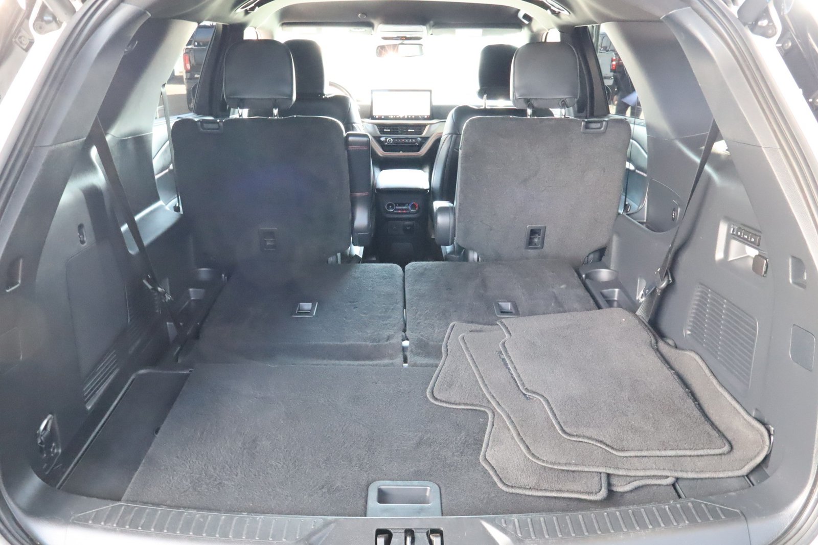 2025 Ford Explorer ST - Photo 38