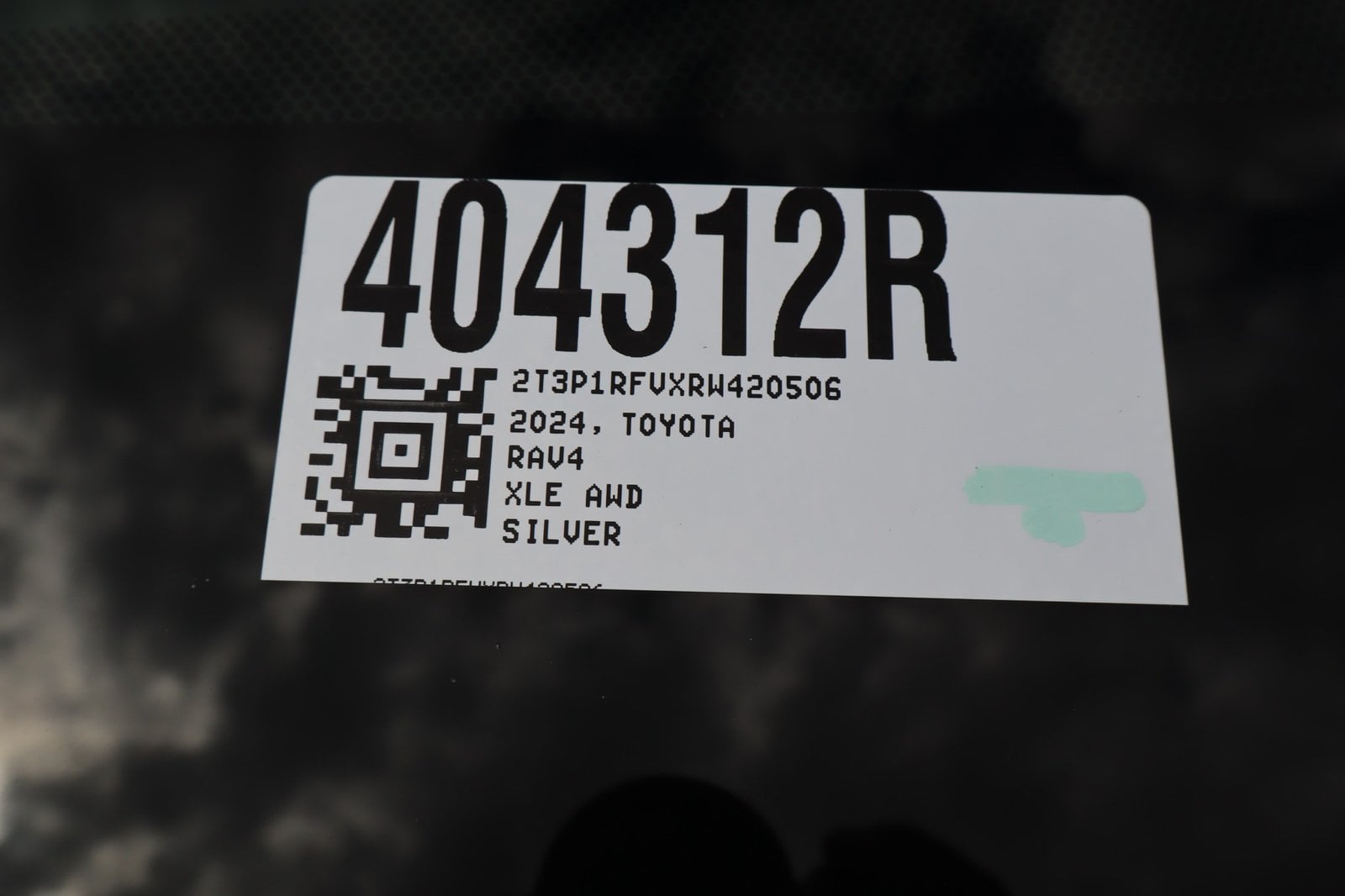 2024 Toyota RAV4 XLE - Photo 38