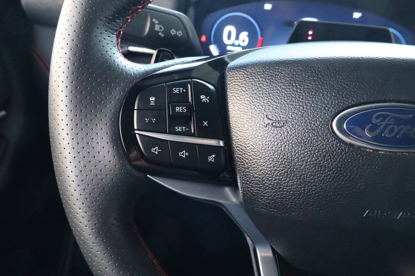 2025 Ford Explorer ST - Photo 24