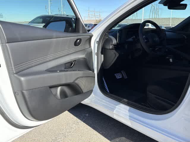2026 Hyundai Elantra SEL - Photo 3
