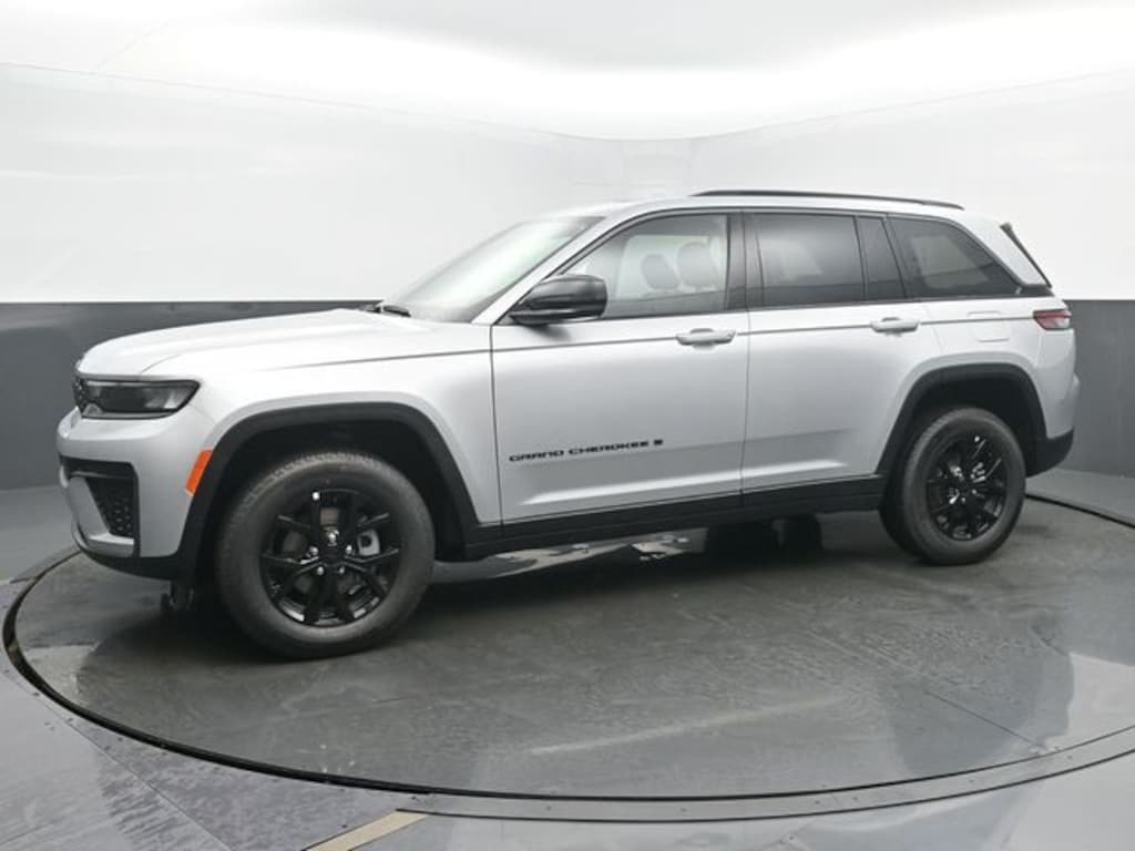 New 2026 Jeep Grand Cherokee Altitude Sport Utility