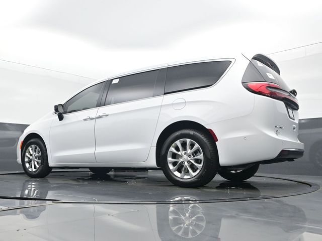 2025 Chrysler Pacifica Select - Photo 48