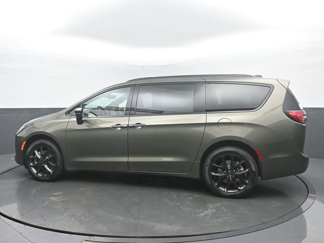 New 2027 Chrysler Pacifica Limited Passenger Van