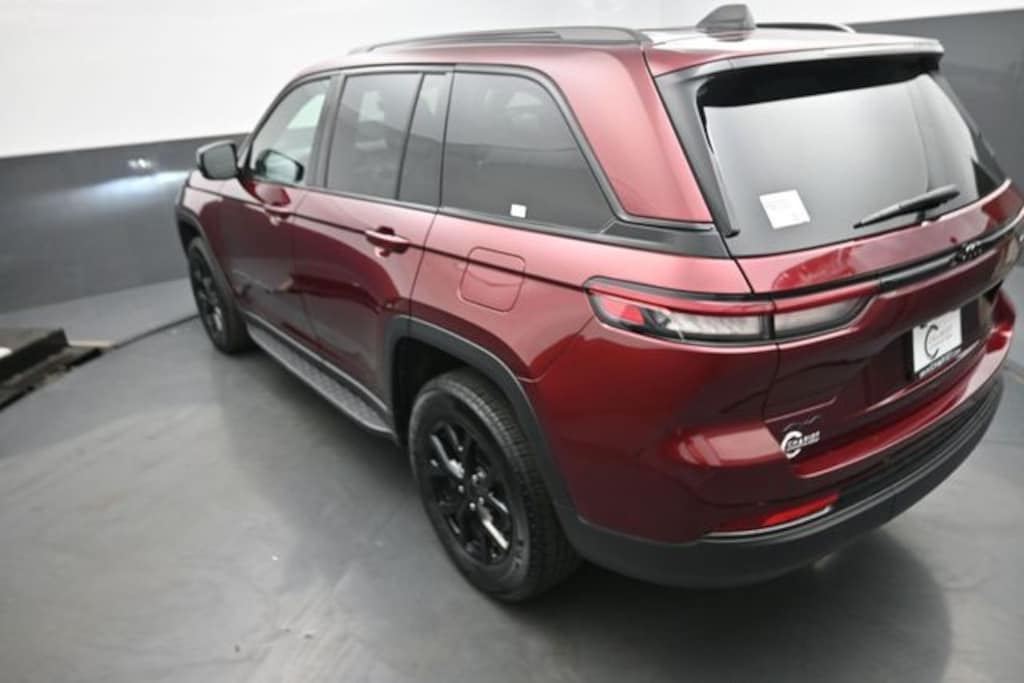 Used 2025 Jeep Grand Cherokee Altitude X SUV
