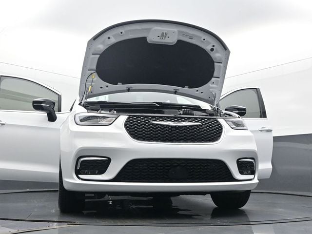 2025 Chrysler Pacifica Select - Photo 58
